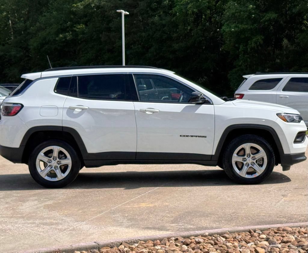 Used 2024 Jeep Compass Latitude AWD/4WD image 9