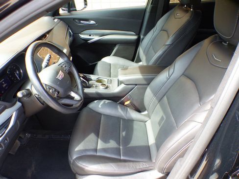 Used 2022 Cadillac XT4 Premium Luxury w/ Enhanced Visibility Package FWD image 15