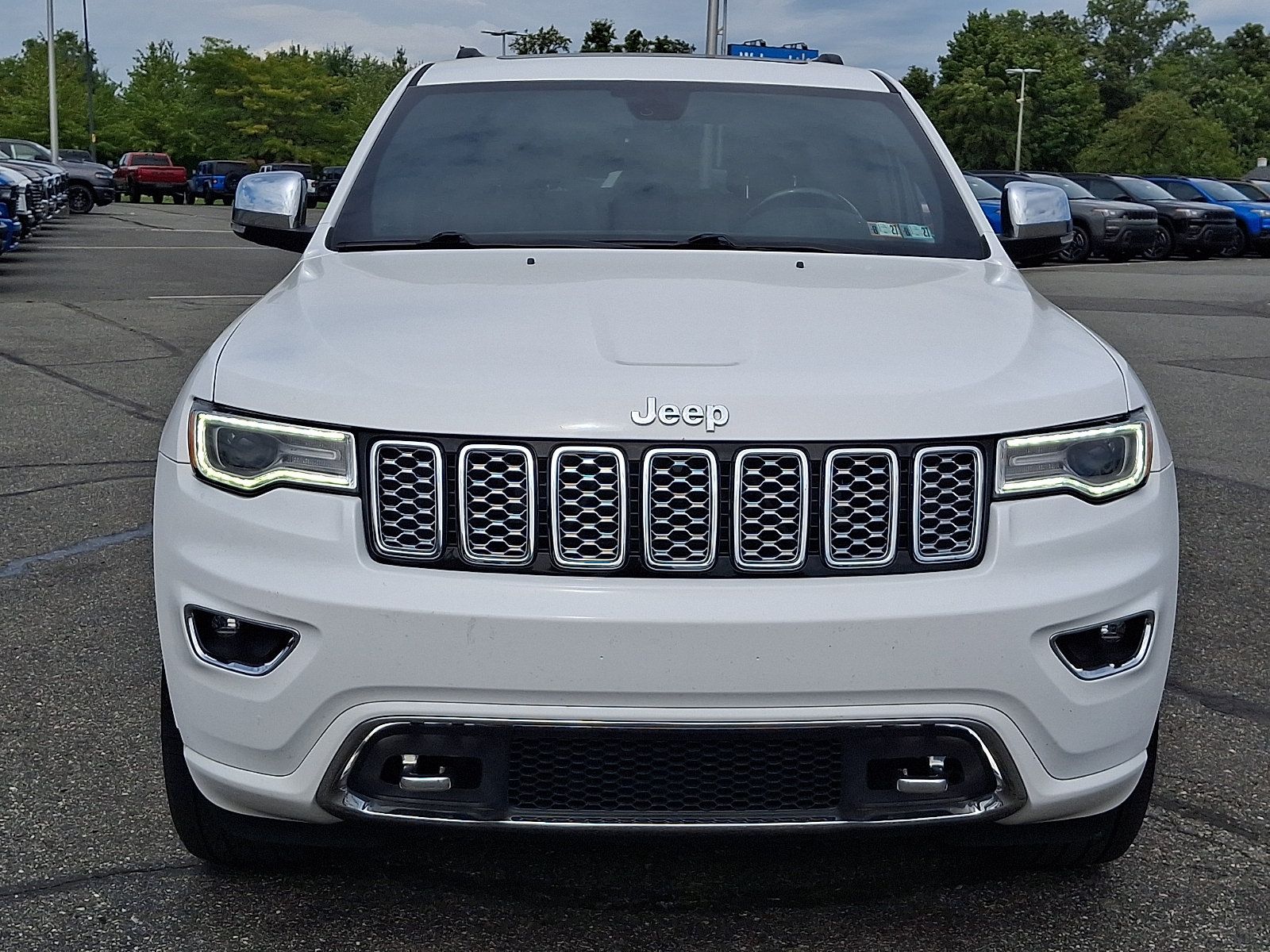 Used 2017 Jeep Grand Cherokee Overland AWD/4WD image 2
