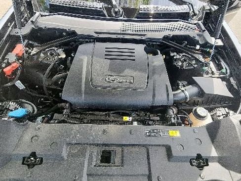Used 2023 Land Rover Defender 110 S AWD/4WD image 31