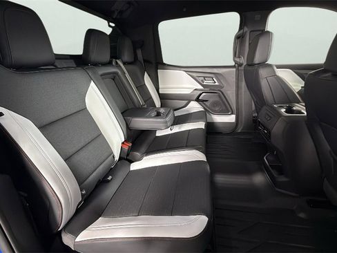 Certified 2025 Chevrolet Silverado EV RST image 33