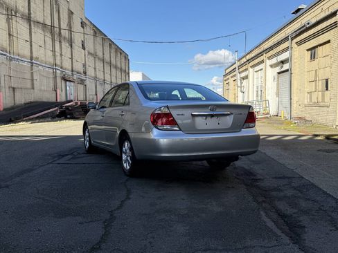 Used 2005 Toyota Camry XLE image 7