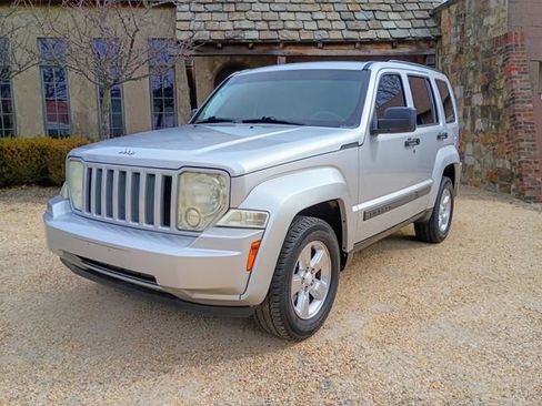 Used 2012 Jeep Liberty Sport image 4