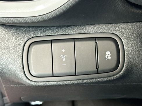 Used 2024 Hyundai Venue Limited image 6