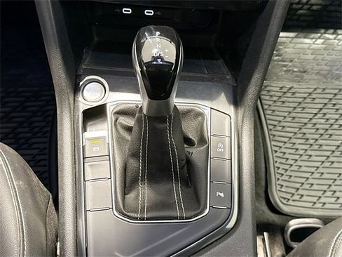 Used 2023 Volkswagen Tiguan SE R-Line image 12