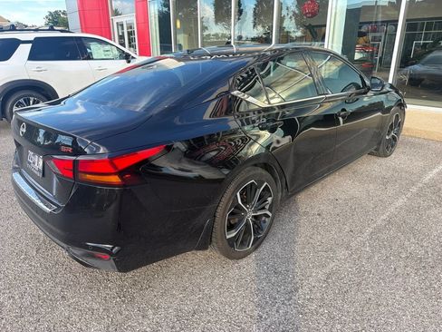 Certified 2023 Nissan Altima 2.5 SR w/ SR Premium Package FWD image 2