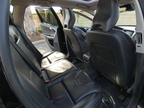 Used 2017 Volvo XC60 T5 Dynamic w/ Preferred Option Package image 31