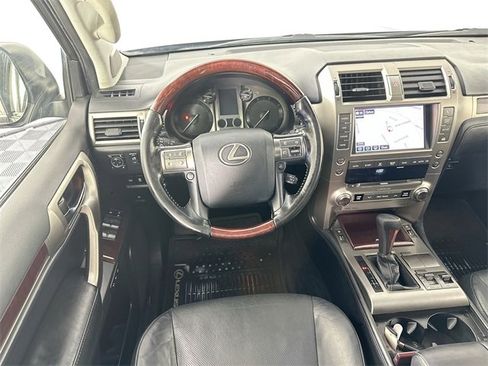 Used 2017 Lexus GX 460 image 11
