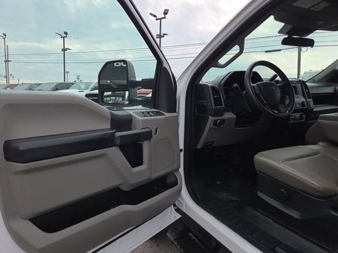 Used 2022 Ford F250 XL w/ Power Equipment Group AWD/4WD image 7