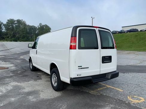 Used 2011 Chevrolet Express 2500 RWD image 6