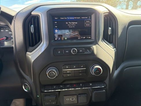 Used 2024 Chevrolet Silverado 2500 Custom w/ Custom Value Package image 6