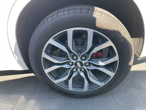 Certified 2025 Cadillac XT6 Sport w/ Technology Package AWD/4WD image 3