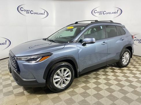 Certified 2024 Toyota Corolla Cross LE image 3