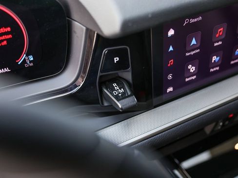 Certified 2024 Porsche Cayenne AWD/4WD image 23