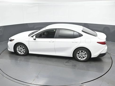 Used 2025 Toyota Camry LE FWD image 34
