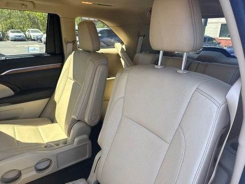 Used 2017 Toyota Highlander Limited AWD/4WD image 14