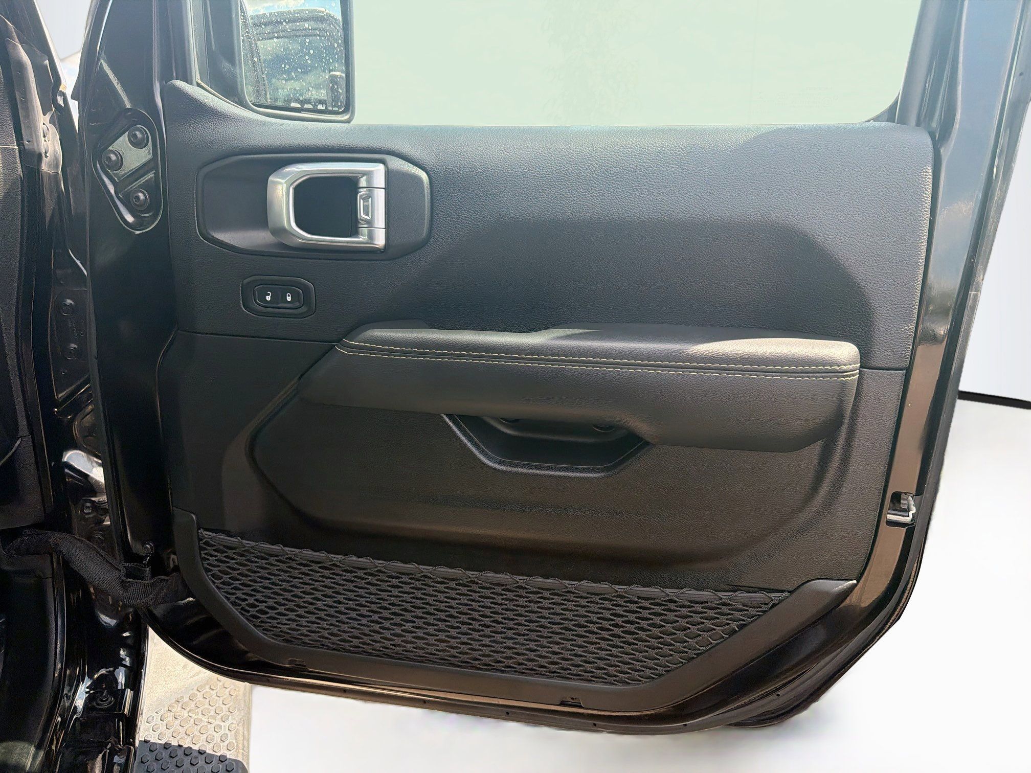 Used 2022 Jeep Wrangler Unlimited Sahara AWD/4WD image 33