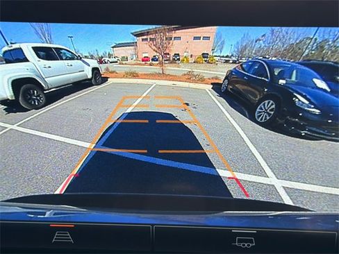 Used 2023 GMC Yukon XL SLT image 30