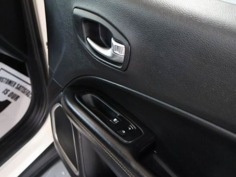 Used 2018 Jeep Compass Latitude FWD image 27
