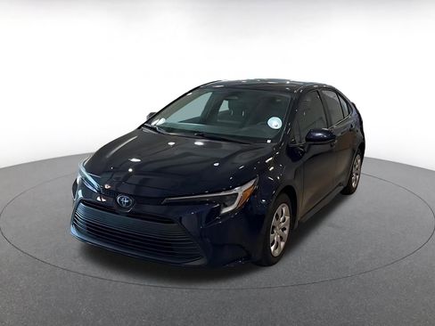 Used 2025 Toyota Corolla LE image 7