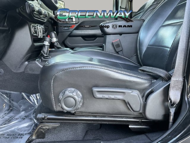 Used 2018 Jeep Wrangler Unlimited Sahara AWD/4WD image 18