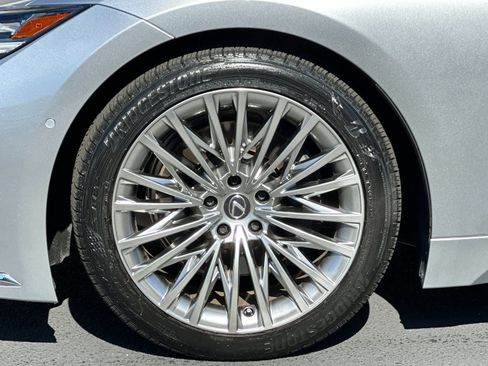 Used 2025 Lexus LS 500 w/ Interior Upgrade Package image 30