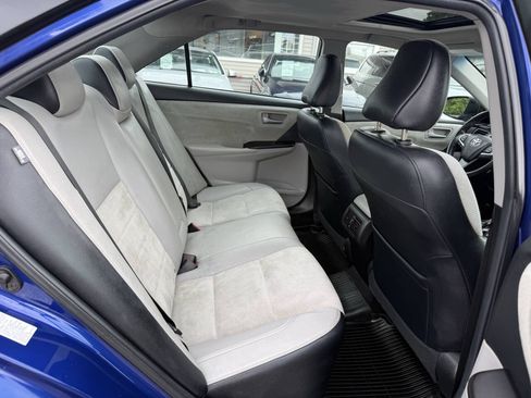 Used 2015 Toyota Camry XSE w/ Moonroof Package FWD image 11