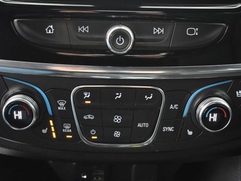 Used 2023 Chevrolet Traverse Premier image 31