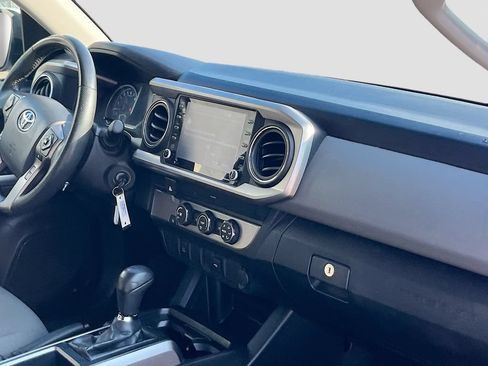 Used 2020 Toyota Tacoma SR5 RWD image 27