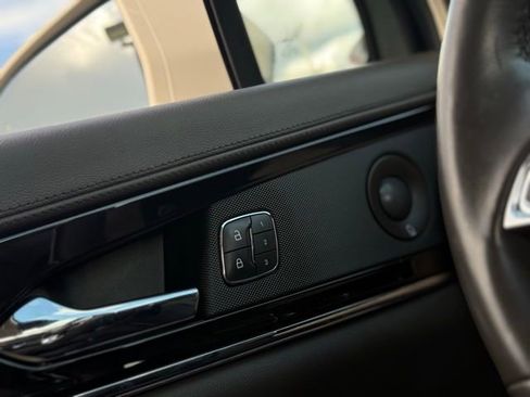 Used 2022 Lincoln Nautilus Reserve w/ Equipment Group 201A image 15