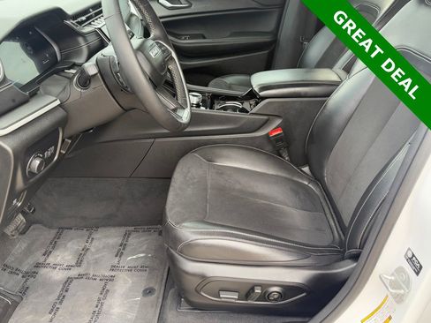 Used 2023 Jeep Grand Cherokee Altitude AWD/4WD image 30