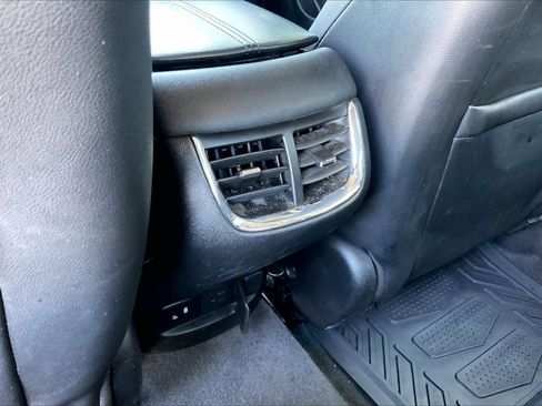 Used 2021 Chevrolet Malibu Premier FWD image 31
