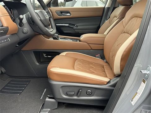 New 2026 Nissan Pathfinder Platinum image 10