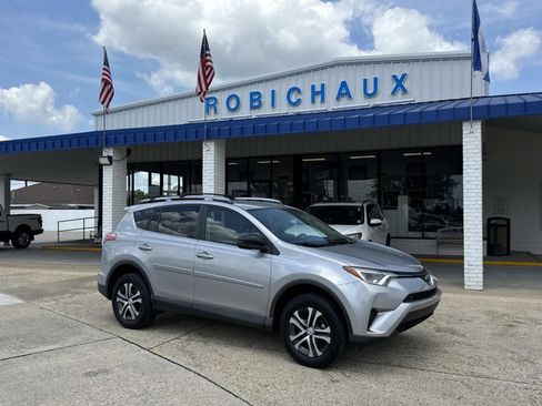 Used 2017 Toyota RAV4 LE FWD image 1
