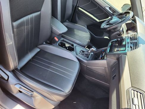 Certified 2022 Volkswagen Tiguan SE R-Line FWD image 11