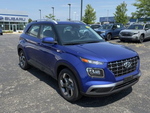 Used 2023 Hyundai Venue SEL w/ Cargo Package image 1