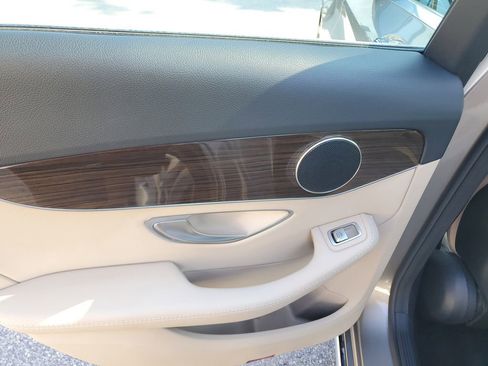 Used 2019 Mercedes-Benz C 300 4MATIC Sedan image 16