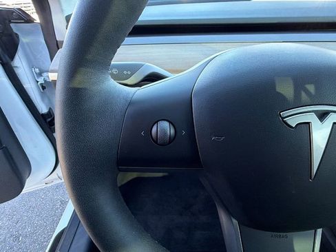 Used 2023 Tesla Model 3 Standard Range image 26