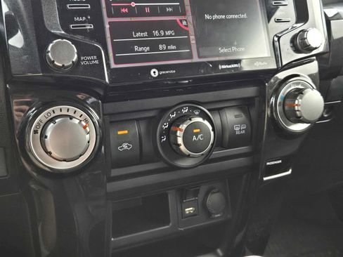 Certified 2022 Toyota 4Runner TRD Off-Road Premium AWD/4WD image 31