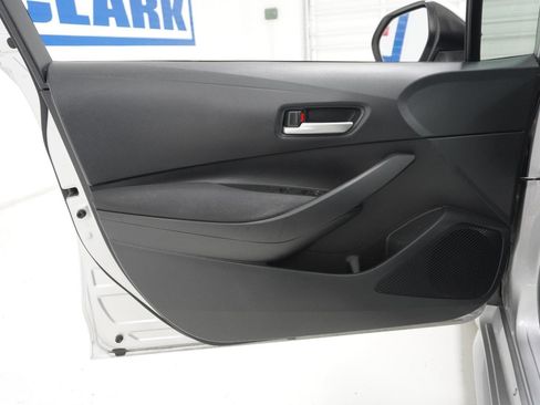Used 2021 Toyota Corolla LE image 10