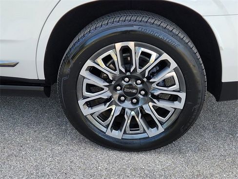 Certified 2023 GMC Yukon Denali Ultimate image 8