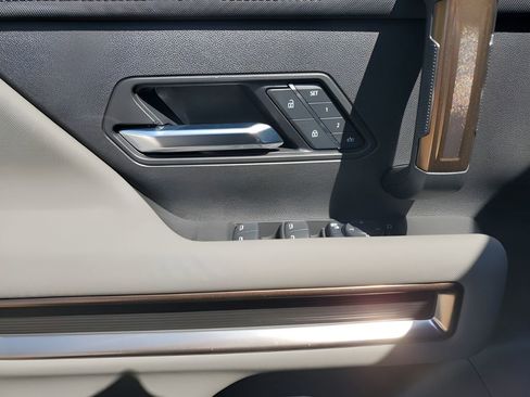 New 2025 GMC Hummer EV 2X image 28