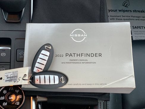 Used 2022 Nissan Pathfinder SL image 12