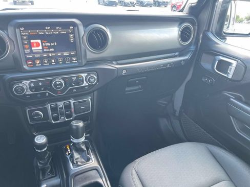 Used 2023 Jeep Wrangler Unlimited w/ Cold Weather Group AWD/4WD image 19