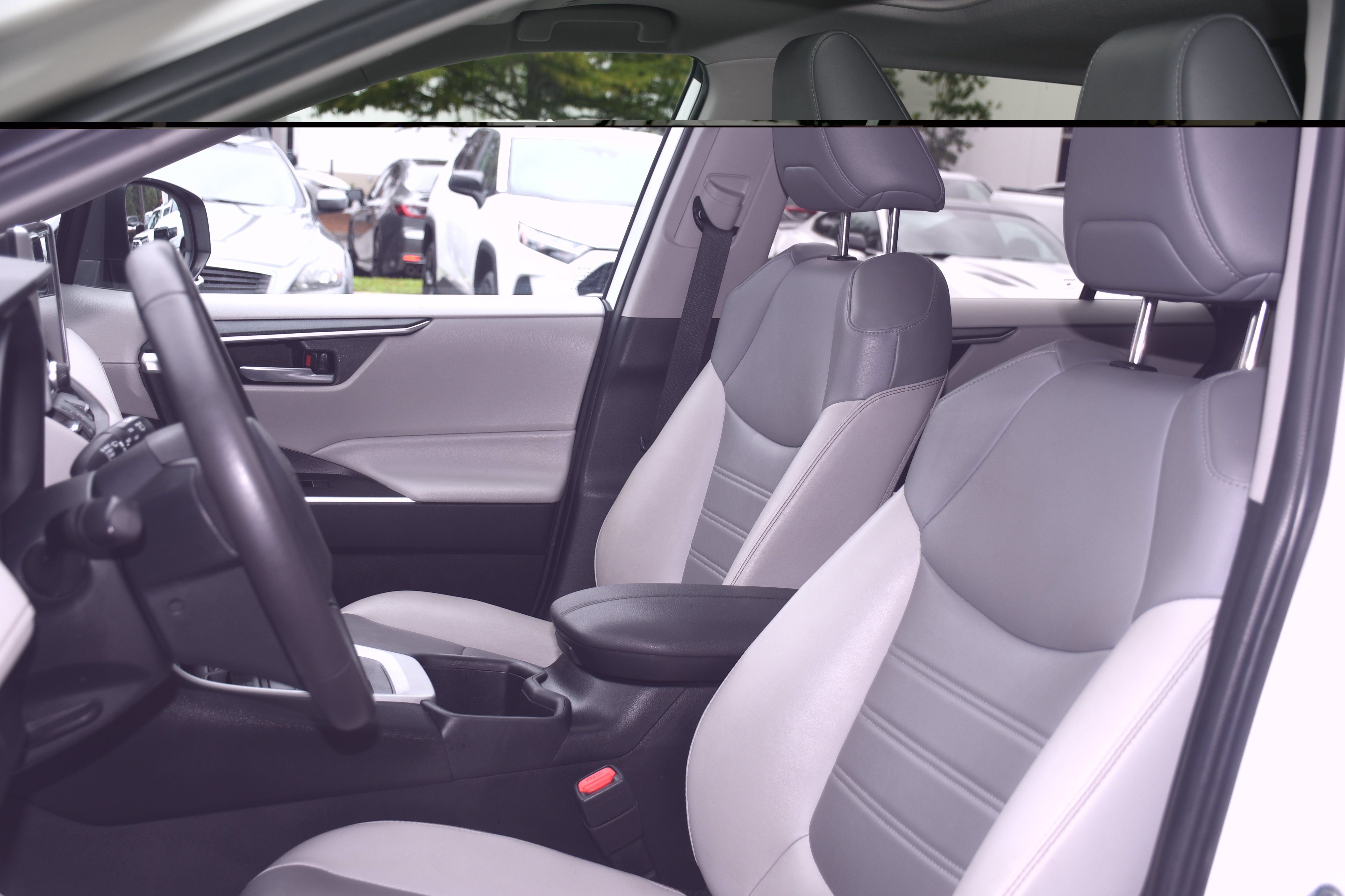 Used 2023 Toyota RAV4 XLE Premium FWD image 12