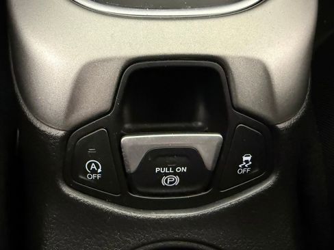 Used 2021 Jeep Compass Latitude FWD image 23
