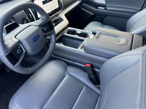 New 2025 Ford Expedition Active image 10