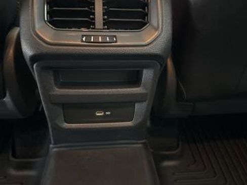 Used 2024 Volkswagen Taos SE image 12