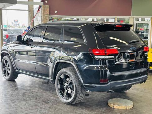 Used 2019 Jeep Grand Cherokee Laredo AWD/4WD image 13