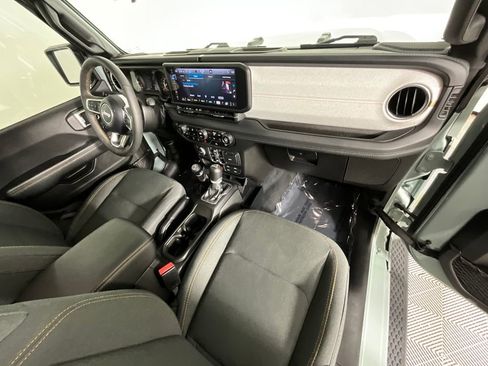 Used 2024 Jeep Wrangler Unlimited Sahara AWD/4WD image 22